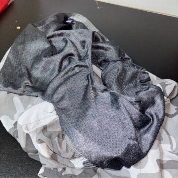 Patagonia Men’s XXL Athletic Gray White Shorts Camo Pockets Liner Drawstring - Picture 6 of 8